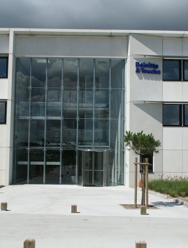Savoir faire : mur rideaux - vitrage extérieur collé - vitrage extérieur accroché - brise soleil - porte tambour