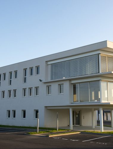 Savoir faire : chassis - mur rideaux - brise soleil orientable